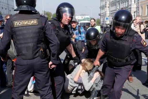 На акциях протеста в России полиция задержала более тысячи человек