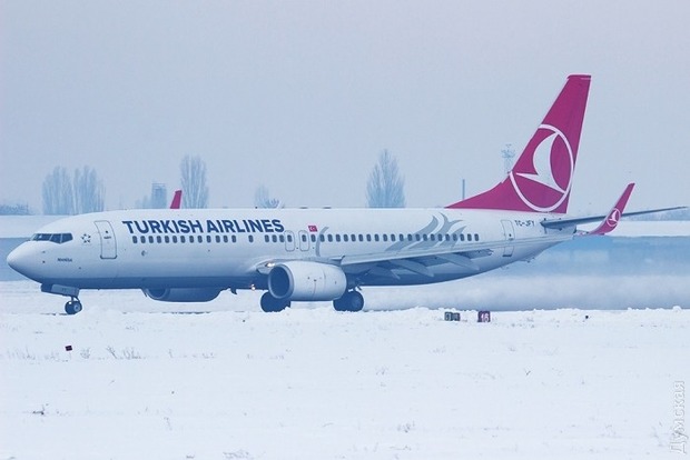 Через снігопад аеропорт Одеси не приймає літаки