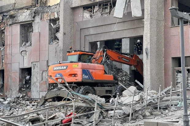 Атака на будівлю ОДА у Миколаєві: жертвами на ранок 1 квітня стали вже 24 особи