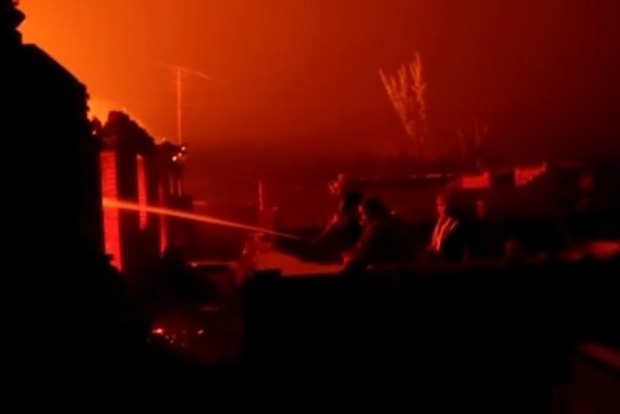 На россии в Верхнекундрючинке Ростовской области лесной пожар уничтожил 32 строения в станице