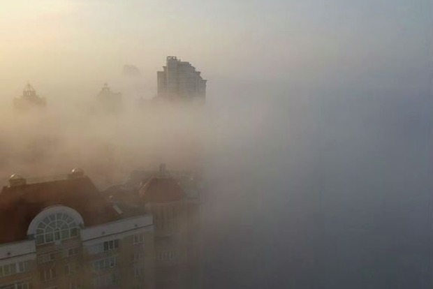 В КГГА объяснили причину густого тумана в Киеве