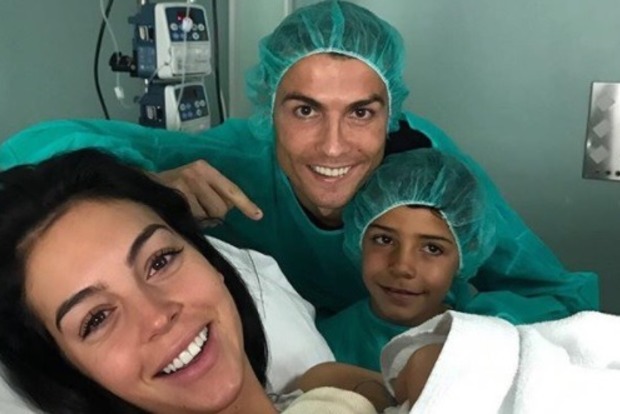 Роналду знову став батьком: футболіст показав фото з лікарні