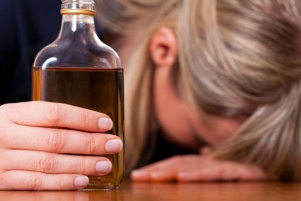 Число загиблих від отруєння сурогатним алкоголем зросло до 42 осіб