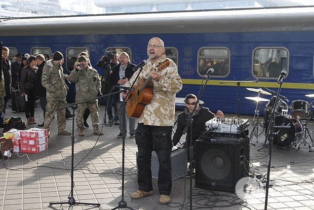 В путь выехал агитационный «поезд единения» Украины