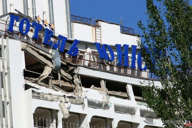 Курортный сезон стартовал: У одесской гостиницы рухнул фасад 