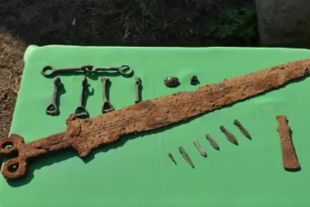 Под Славянском нашли древний скифский меч, которому более 2,5 тысячи лет