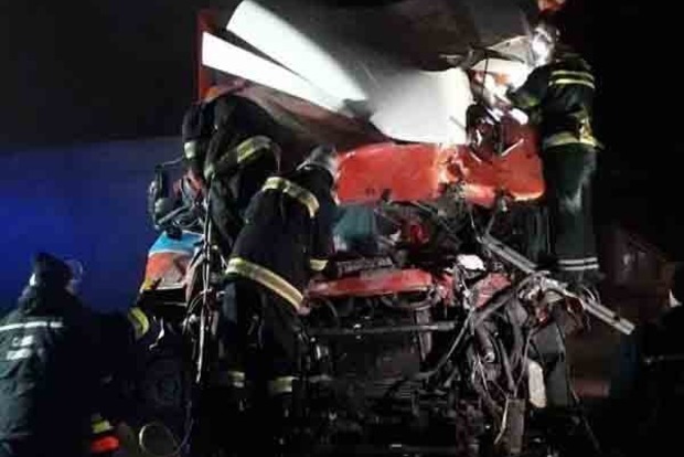 В Хмельницкой области грузовик врезался в кафе: трое погибших