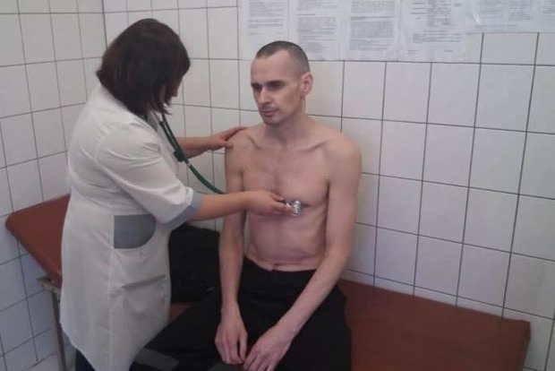 В России заявили, что Сенцов прекратил голодовку 