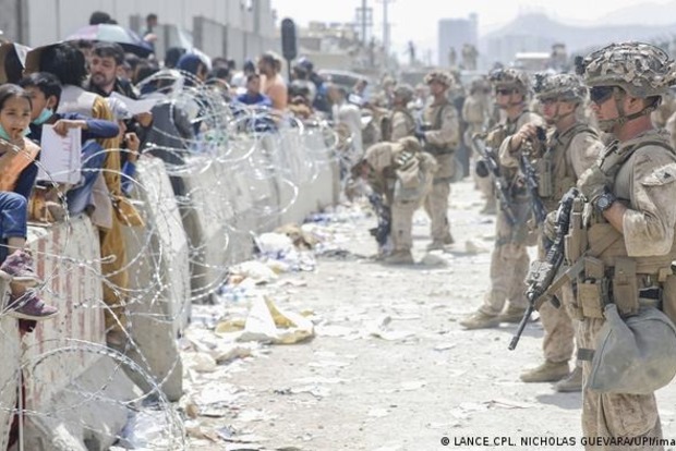 Афганістан. Перестрілка з загиблими в кабульському аеропорту