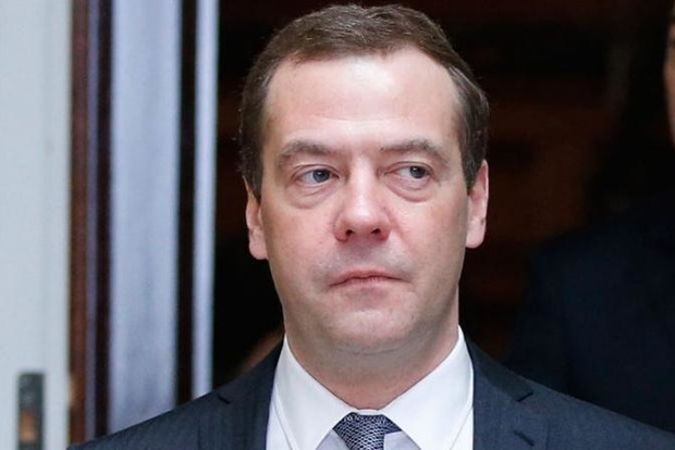 Путина и Медведева напоздравляли проклятьями в день России 