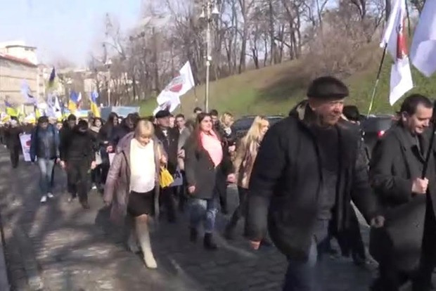 Протестующие перекрыли движение транспорта возле Верховной Рады и Кабмина