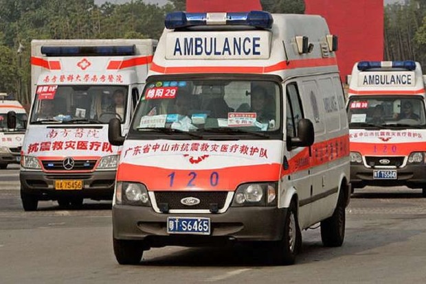 Украина получила от Китая в подарок 50 автомобилей скорой помощи