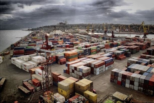 Контрабандисты в Одессе заработали 450 млн гривен на товарах из Китая