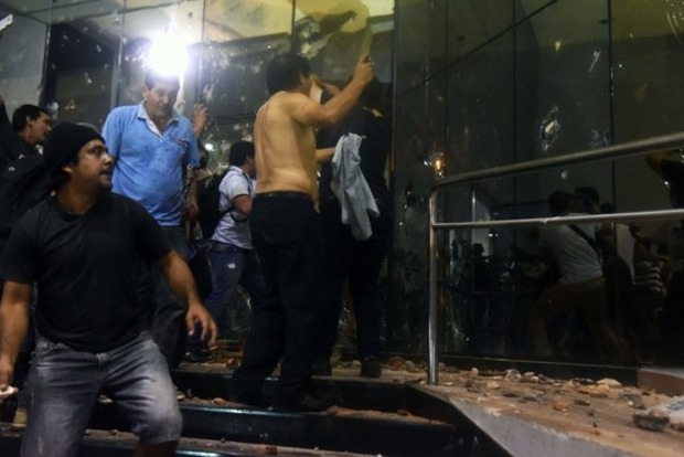 В Парагвае «огненный» Майдан, десятки людей ранены