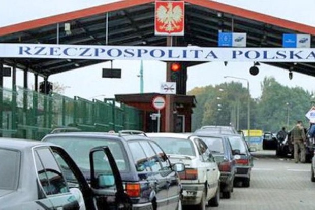 На кордоні з Польщею накопичилося понад тисячу авто