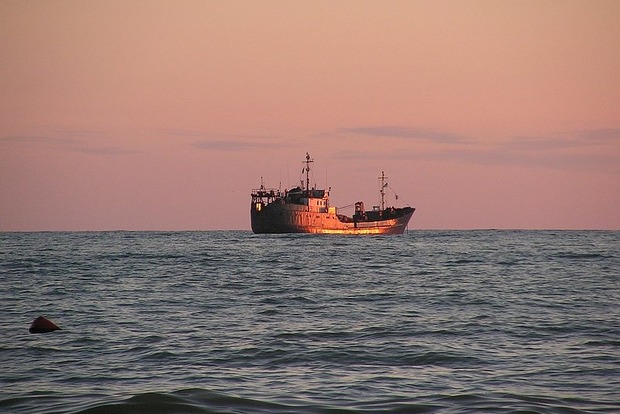 СМИ: Российскую яхту захватило судно КНДР