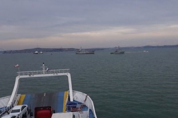 Кораблі ВМС України пройшли Кримський міст