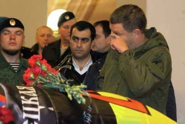 Захарченко пустив сльозу, прощаючись з Моторолою, і поклявся встановити йому пам'ятник у Слов'янську