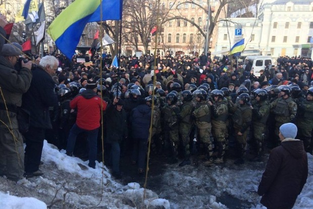 В Киеве начались столкновения между блокадниками и полицией
