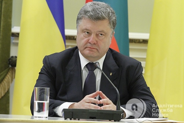Порошенко назначил 14 докторам наук гранты на исследования