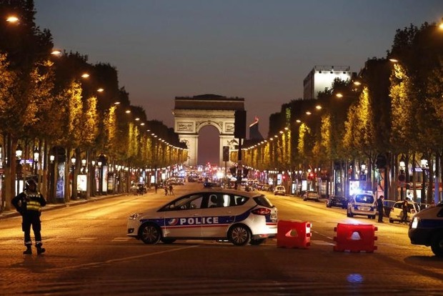 В Париже произошла перестрелка, убит полицейский