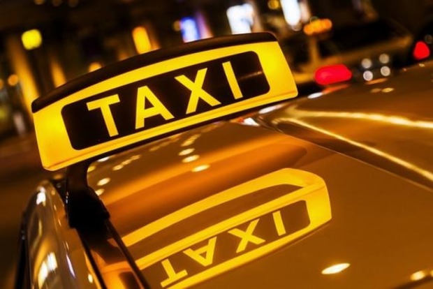 Пьяные пассажиры угнали такси в Одессе