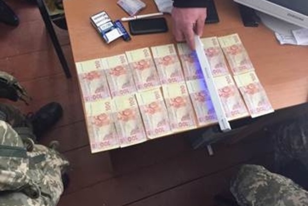 ﻿У Рівненській області працівник військкомату попався на хабарі