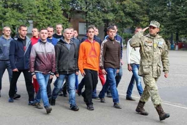 Во Львове военные устроили облаву на призывников