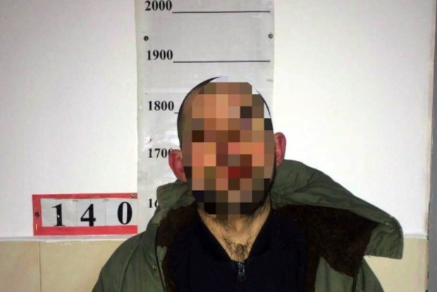 В Киеве наркоман с топором бросался на прохожих