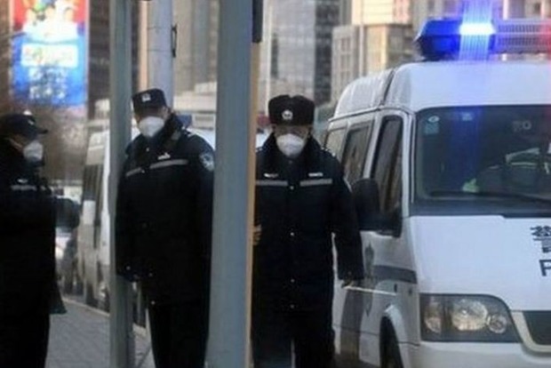 Полиция в Китае пытается предотвратить ковидные протесты и ищет их участников