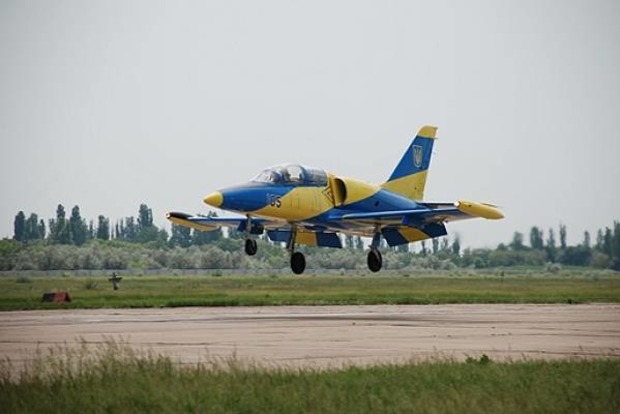 Два пілоти загинули в результаті аварії військового літака на Хмельниччині