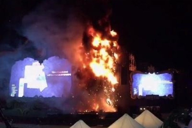 Сильный пожар прервал музыкальный фестиваль в Барселоне