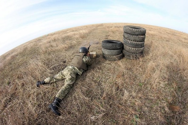 Бойовики 54 рази порушили режим тиші: на Луганському напрямку стріляли з САУ