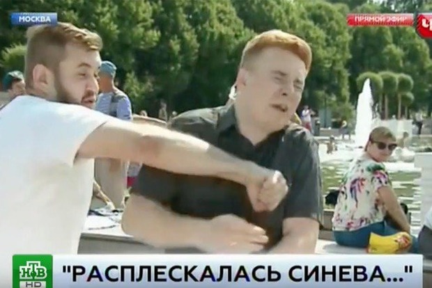 Захарченко сказал, что его боевики накажут ударившего журналиста в эфире НТВ