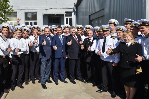 Порошенко: Україна залучає іноземних інвесторів до управління морськими портами