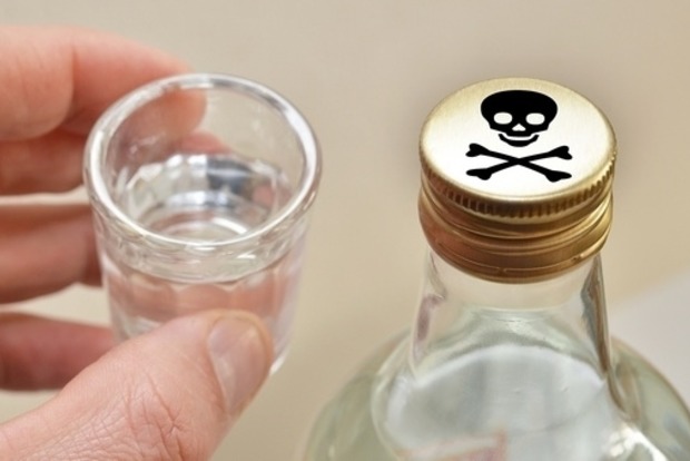 Від отруєння сурогатним алкоголем померло вже 65 людей