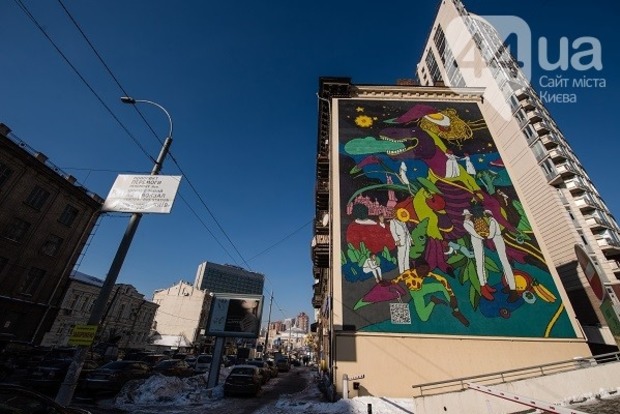 В центре Киева появился 10-метровый мозаичный мурал