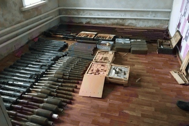 У пенсіонерки в смт Сватове знайшли арсенал зброї, включаючи РПГ, міни та гранати