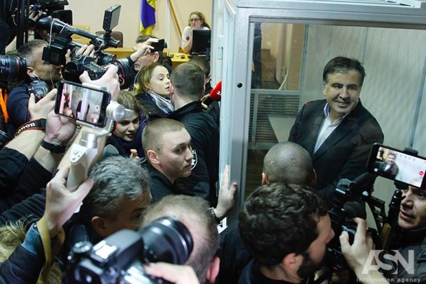 Саакашвили в суде повторно вручили копию ходатайства о мере пресечения