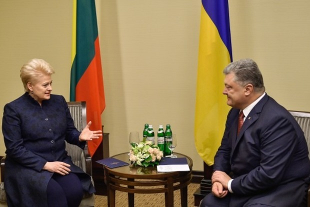 Порошенко считает, что пока рано говорить о подаче Украиной заявки на членство в НАТО