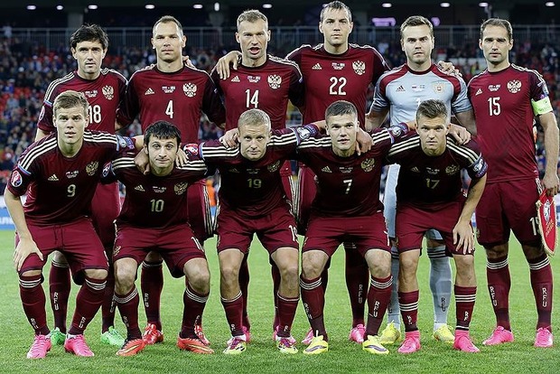 Сборная РФ  по футболу скатилась на рекордно низкие позиции в рейтинге ФИФА