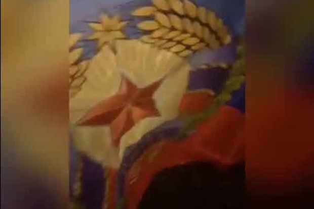 Символ безнадеги и тоски. На Донбассе жители сорвали «флаг ЛНР»