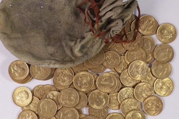 В Англии в сломанном пианино нашли десятки старинных золотых монет