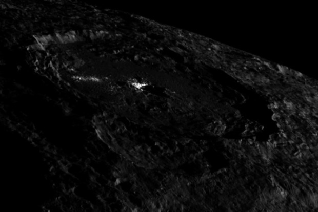 Зонд NASA прислал новые фотографии пятен на карликовой планете Церере
