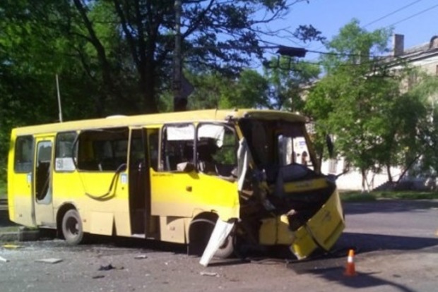 В Мариуполе в ДТП попала маршрутка и автобус, есть пострадавшие