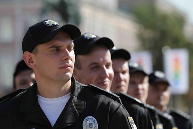 В Киевской области неизвестный открыл стрельбу по полицейским и скрылся