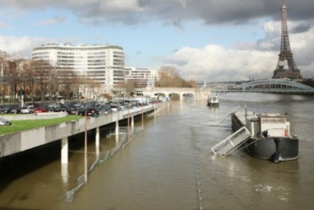 У Франції йде масштабна евакуація через розлив Сени