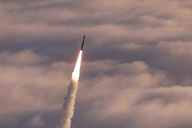 Япония выразила протест КНДР из-за запуска баллистической ракеты‍