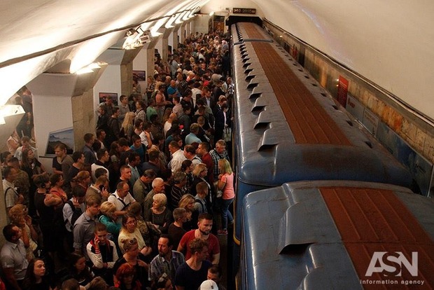 Киевсовет переименовал название станции метро Петровка и всей синей ветки