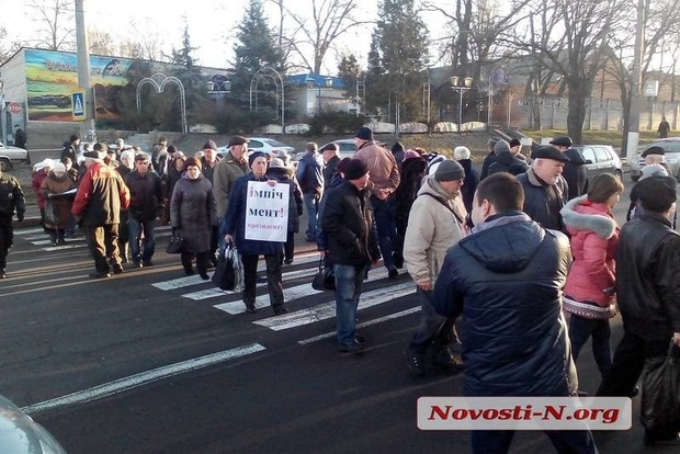 Работники завода в Николаеве угрожают и завтра перекрыть дорогу на Одессу